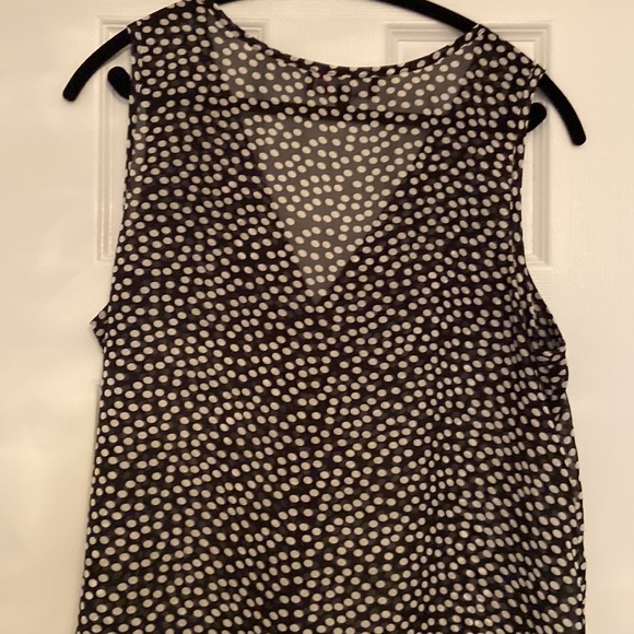 Sleeveless blouse with flared neckline - Picture 3 of 5